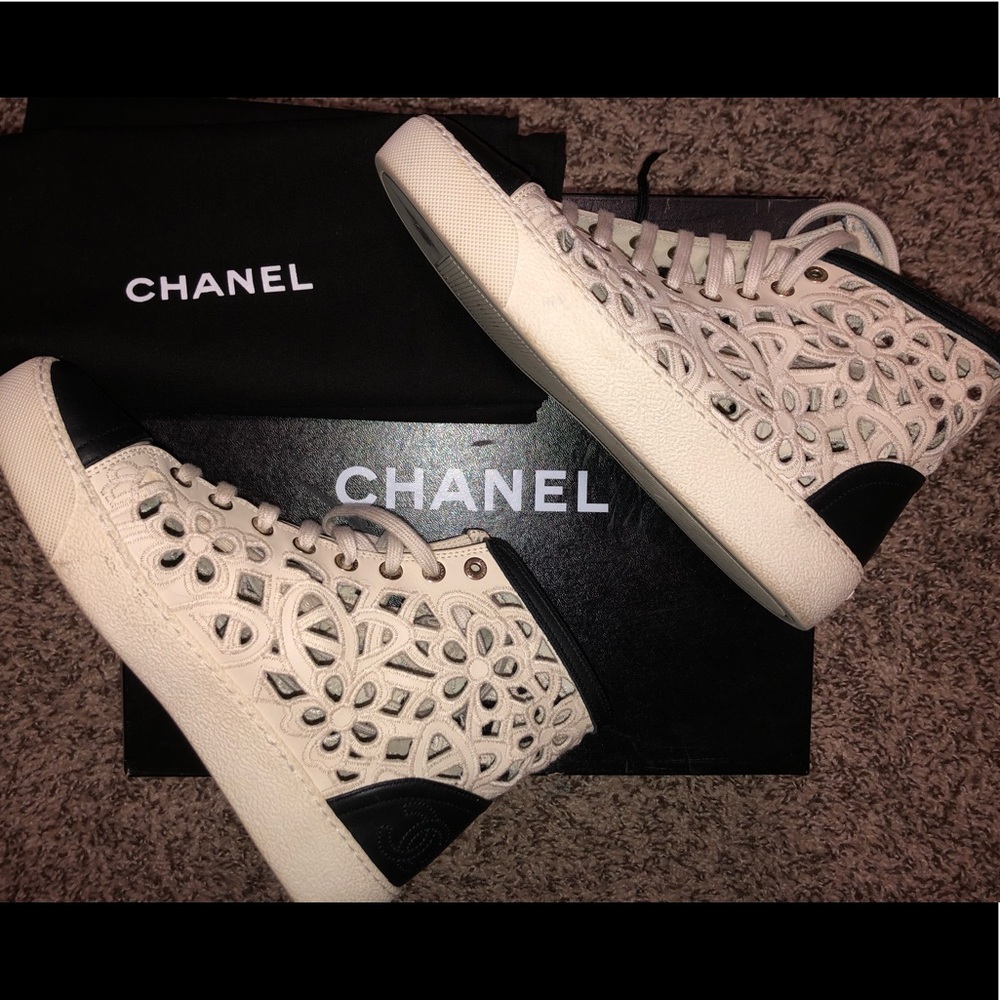 CHANEL high-top sneakers